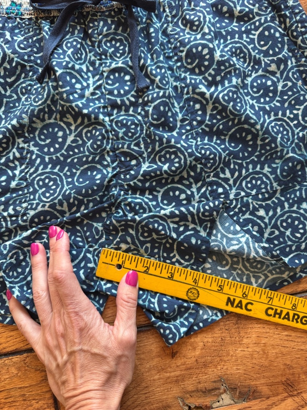 NWT Sundance Kai Two Tone Batik Floral Casual Shorts in Blue Sz Small Boho - Picture 14 of 14